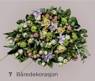 Fargerike blomster i båredekorasjon