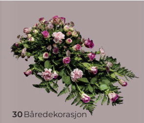 Rosa blomster i båredekorasjon